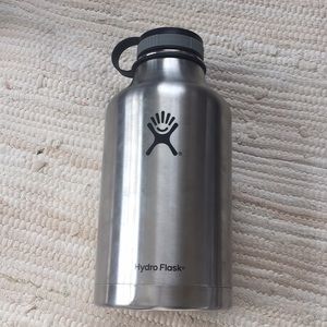 NEW Hydro Flask 64 oz